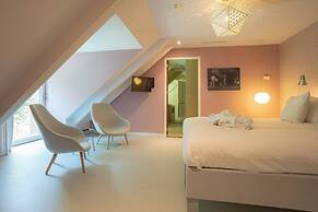 blooming Hotel