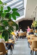 blooming Hotel