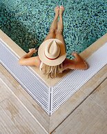 blooming Hotel