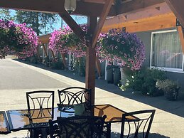 Riverside Motel