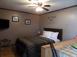 Riverside Motel