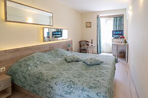Victoria Hotel