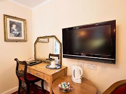 Cumberland Hotel