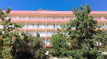 Vezhen Hotel