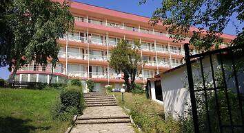 Vezhen Hotel