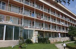 Vezhen Hotel
