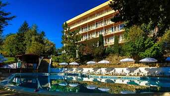 Vezhen Hotel