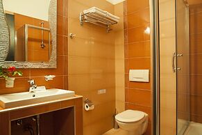 Meteoritis Hotel