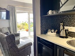 Farr Out Guesthouse