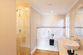 Boardwalk Lodge - self-catering