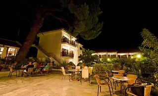 Delphi Hotel