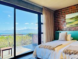 Whalesong Lodge