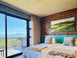 Whalesong Lodge