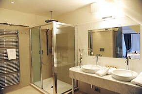 Lesar Hotel Angel