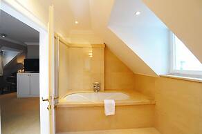 Lesar Hotel Angel