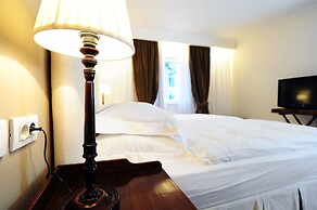 Lesar Hotel Angel
