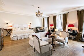 Lesar Hotel Angel