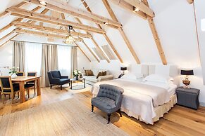 Lesar Hotel Angel