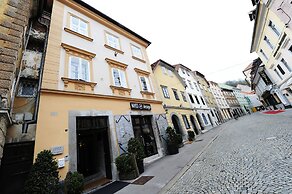 Lesar Hotel Angel