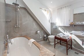 Lesar Hotel Angel
