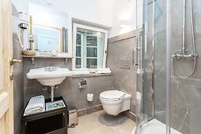 Lesar Hotel Angel