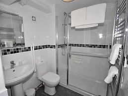 Cricketfield House - Guest House