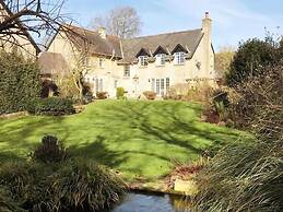 Cricketfield House - Guest House