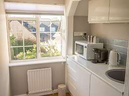 Cricketfield House - Guest House