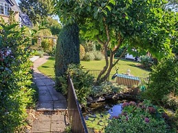 Cricketfield House - Guest House