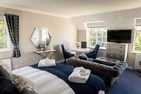 Cricketfield House - Guest House