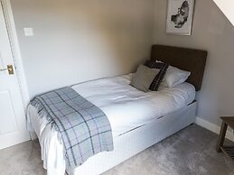 Cricketfield House - Guest House