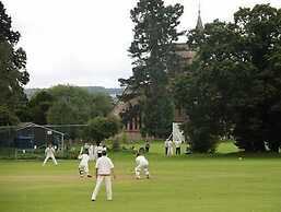 Cricketfield House - Guest House
