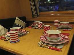 Houseboat Hotels
