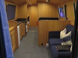 Houseboat Hotels