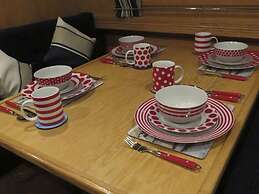 Houseboat Hotels