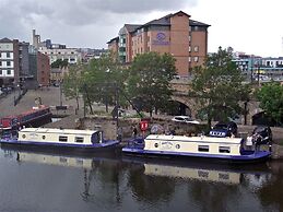 Houseboat Hotels