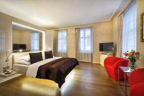 Hotel Three Storks