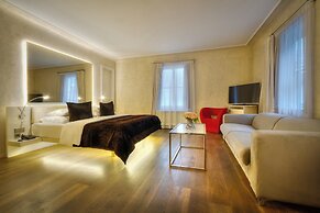 Hotel Three Storks