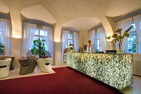 Hotel Three Storks