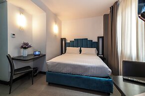 Golden Hotel