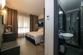 Golden Hotel