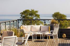 Marine Hotel