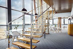 Marine Hotel