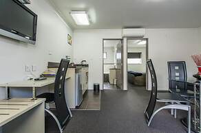 151 on London Motel