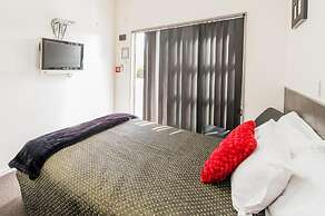 151 on London Motel