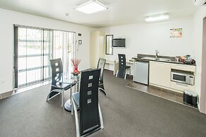 151 on London Motel