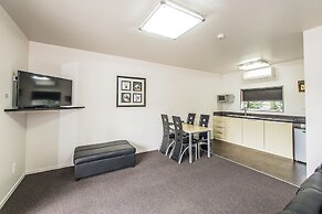 151 on London Motel