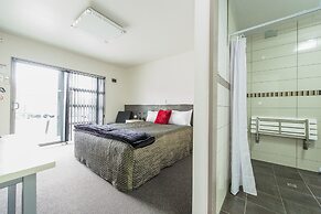 151 on London Motel