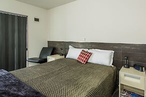 151 on London Motel