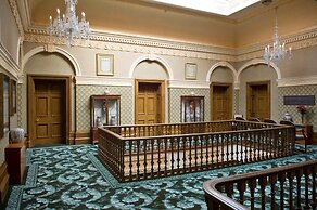 Tre-Ysgawen Hall